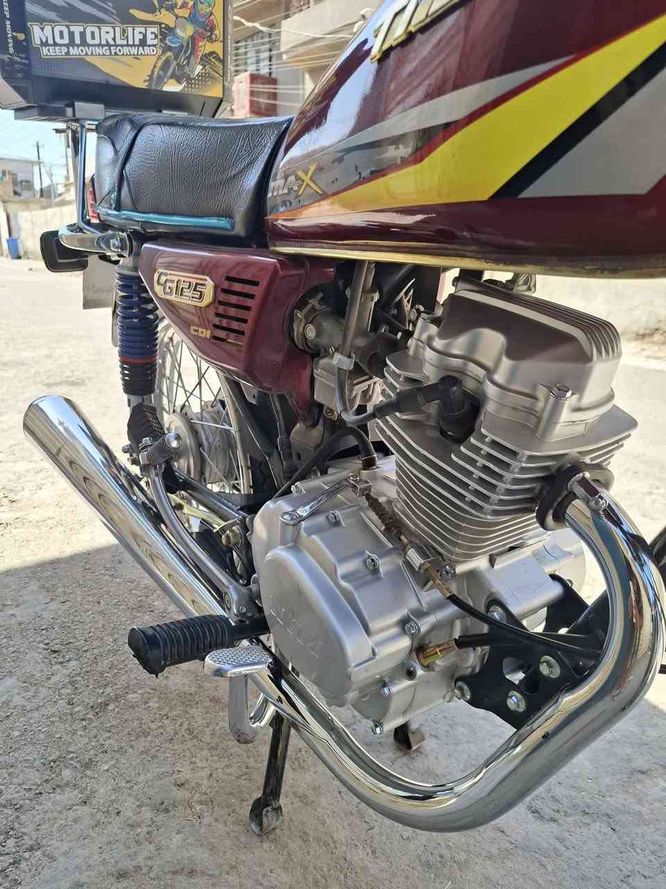 سلام عليكم ….دراجه للبيع  العنوان بغداد  زعفرانيه ..نامه موديل 24 اوراقه كامله  السعر 700
الاتصال ***********
