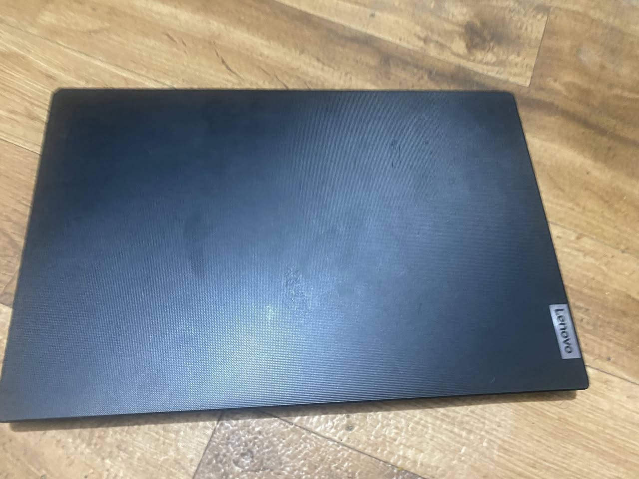 لابتوب لينوفو معالج جيل 13 laptop lenovo 83A1 ملاحضة رامات اللابتوب 12
لابتوب Lenovo للبيع – مواصفات حديثة وسعر مناسب 

- الموديل: Lenovo 83A1  
- المعالج: Intel Core i3 الجيل 13 (i3-1315U)  
- الرام: 12GB  
- النظام: Windows 11 Pro  
- DirectX 12  

 الجهاز سريع ومناسب للاستخدام اليومي:
- دراسة وبرامج أوفيس  
- تصفح وإنترنت  
- مشاهدة وأعمال خفيفة  
- يشغل بعض الألعاب الخفيفة  

 الحالة:
- الجهاز نظيف ويشتغل بدون مشاكل  
- استخدام شخصي  

 السعر: (450 الف)

 المكان: (بغداد)  
 للتواصل: (*********** واتساب فقط)

 فرصة حلوة للي يريد جهاز حديث بسعر مناسب
