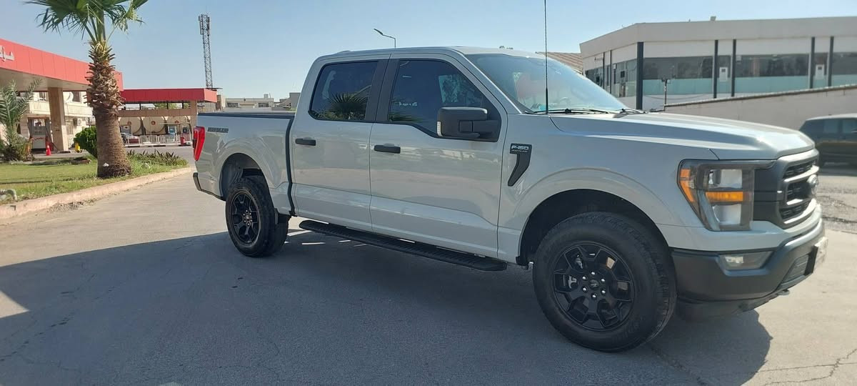 فۆرد F150 
رەنگ سمنتی 
مواسەفات 
دەبل ئەکسل 
دەبل گزۆز 
گێر‌ لە سوکان 
پێش و پشت رادار 
نەینوک رادار 
نەینۆک پلاجکتۆر 
ماوەی رۆیشت 67 مایل
لێدران 
تەنها یەک دەرگا بۆیاخ 
3 جێگا PDR 
سەقفی یەک تۆز تەزرەیی هەیە 
بێ ئێرباگ
 سعری 258 وەرەقە و کەمەک مەجال 
شوێن هەولێر 
***********
واتس ئاپ ، فایبەر أربيل, العراق
