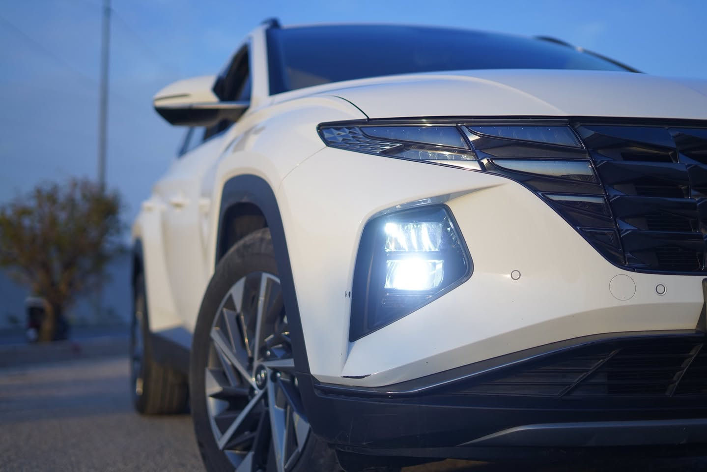 السلام عليكم توسان 2024 خليجي ماشية 45 الف قبق الصندوق مبدل اصلي وكالة وضربه خفيفه بلباب ممصلحه فول عدا الفتحةومعروفه مواصفات التوسان
 188 ورقة بيها مجال بسيط
‭0775 962 2975‬
 واتساب ***********
