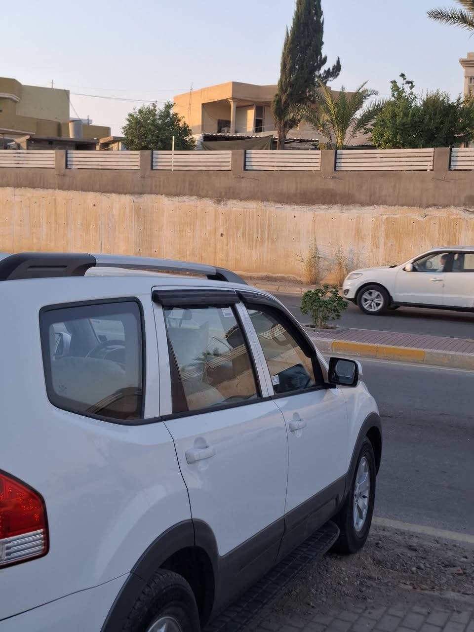 للبيع: وحش الطرقات والفخامة العائلية.. كيا موهافي 2016 🛑
إذا جنت تدور على سيارة تجمع بين القوة المتناهية، المساحة العائلية، والراحة المطلقة، فـ "الموهافي" هي الخيار الصح! سيارة هيبة على الطريق وبأعلى المواصفات.
​✨ أبرز مواصفات السيارة:

​الموديل: 2016.
​المحرك: (سعة المحرك، : 6 سلندر 3.8L) – عزم وقوة ما تتعبك بأصعب الطرق.
​نظام الدفع: فور ويل (4WD) جاهزة لكل التضاريس والسفرات.
​الداخلية: 7 مقاعد واسعة ومريحة جداً للعوائل، (/مخمل ) بحالة الوكالة.

​التبريد: تبريد مركزي ثلج يغطي كل مقاعد السيارة.
​العداد (ماشية 190الف): كم حقيقي.
​الحالة العامة: السيارة نظيفة جداً، بحالة ممتازة (بدون حوادث/ كلين تايتل) وجاهزة من كلشي، شغل واطلع وين ما تحب.

​💼 مميزات إضافية:
​شاشة ذكية، كاميرا خلفية، حساسات.
​تحكم ستيرن كامل، مثبت سرعة.
​نظام صوتي مميز، ويل ميثالويم مميز.

​📌 السيارة استخدام راقي ومكفولة من النواقص (مكينة، كير، صدر، وحدادية كلها بشرط الفحص).

​📞 للتواصل والاستفسار:
​السعر المطلـوب: (160/ بي مجال للشراي الطيب).
​مكان التواجد: (صلاح الدين/الشرقاط).
​رقم الهاتف: (***********)
