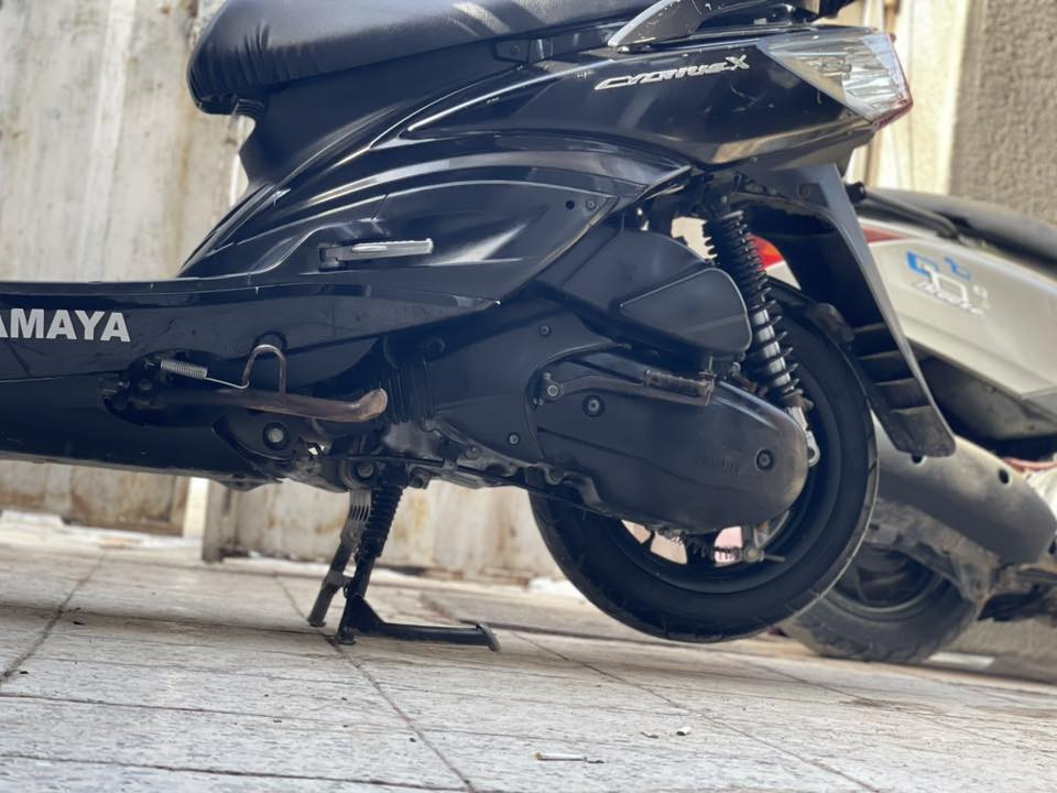 للبيع دراجتين الاولى سكنس فحل ياباني طلاعات  شاشه ثلاث الوان قبق نفخ ستان كهربائي الثانيه ماكس ثعلب كابريتر كلهه بلاديه وختم واحد كابريتر بلادي السكنس سعرهه 850  والثعلب سعره 650  مجالهه بسيط مكاني الشعله ***********
