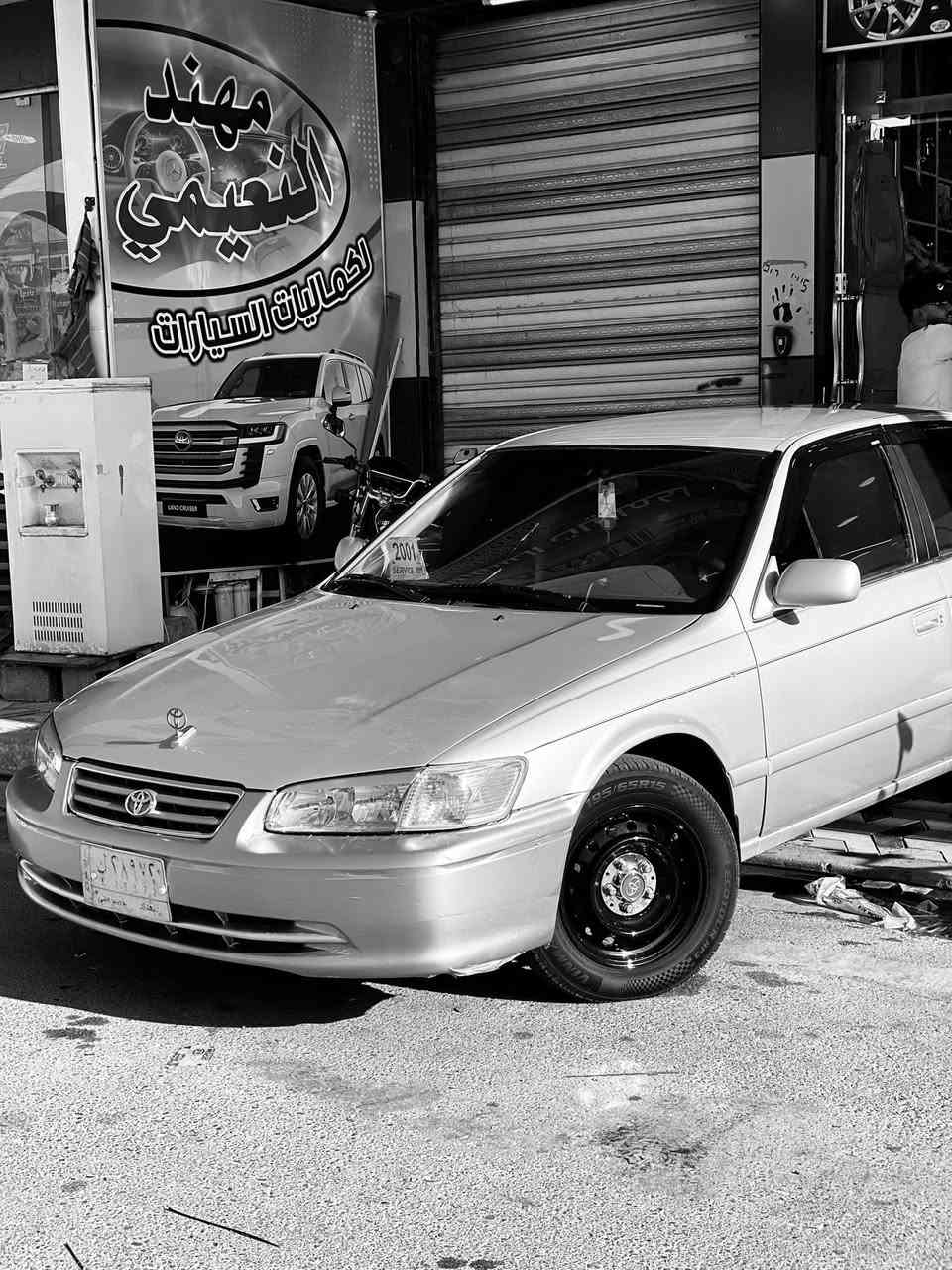 سلام عليكم
كامري موديل 2001 وارد امريكي 
رقم بغداد مشروع وطني بأسمي السياره 
مصبوغه عام اثر جراد 
حادثها جاملغ ايمن 
مكفوله من الحادث القوي 
كفاله عامه كير محرك شواصي وكشر 
تبريد ثلج 
تدفئه 
دواخل كلها بلاد 
ضفيرة كهربائيات كلها بلاد ما بيها قطرة تيب 
سياره ما مخلي بيها اي نقص 
اضافه شاشه وكامره وسستم صوت سماعات كلها مال جكساره 
سيارة جديده داخل وخارج 
اسف ع الاطاله 
السعر 93 وبيها مجال كلش قليل 

(***********)
