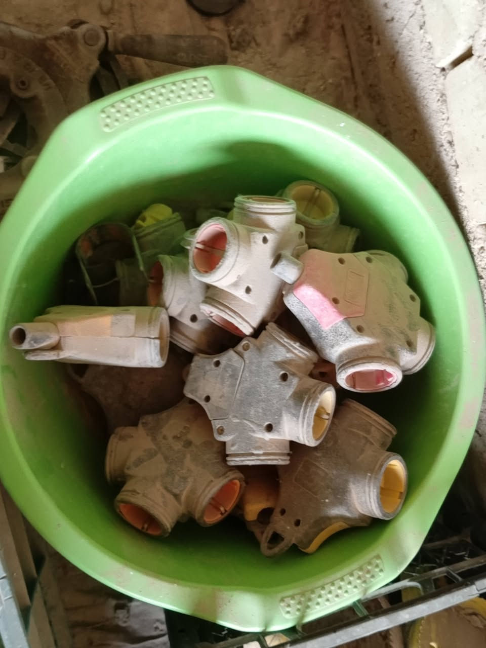 غراض للبيع ليريد يتصل ***********
