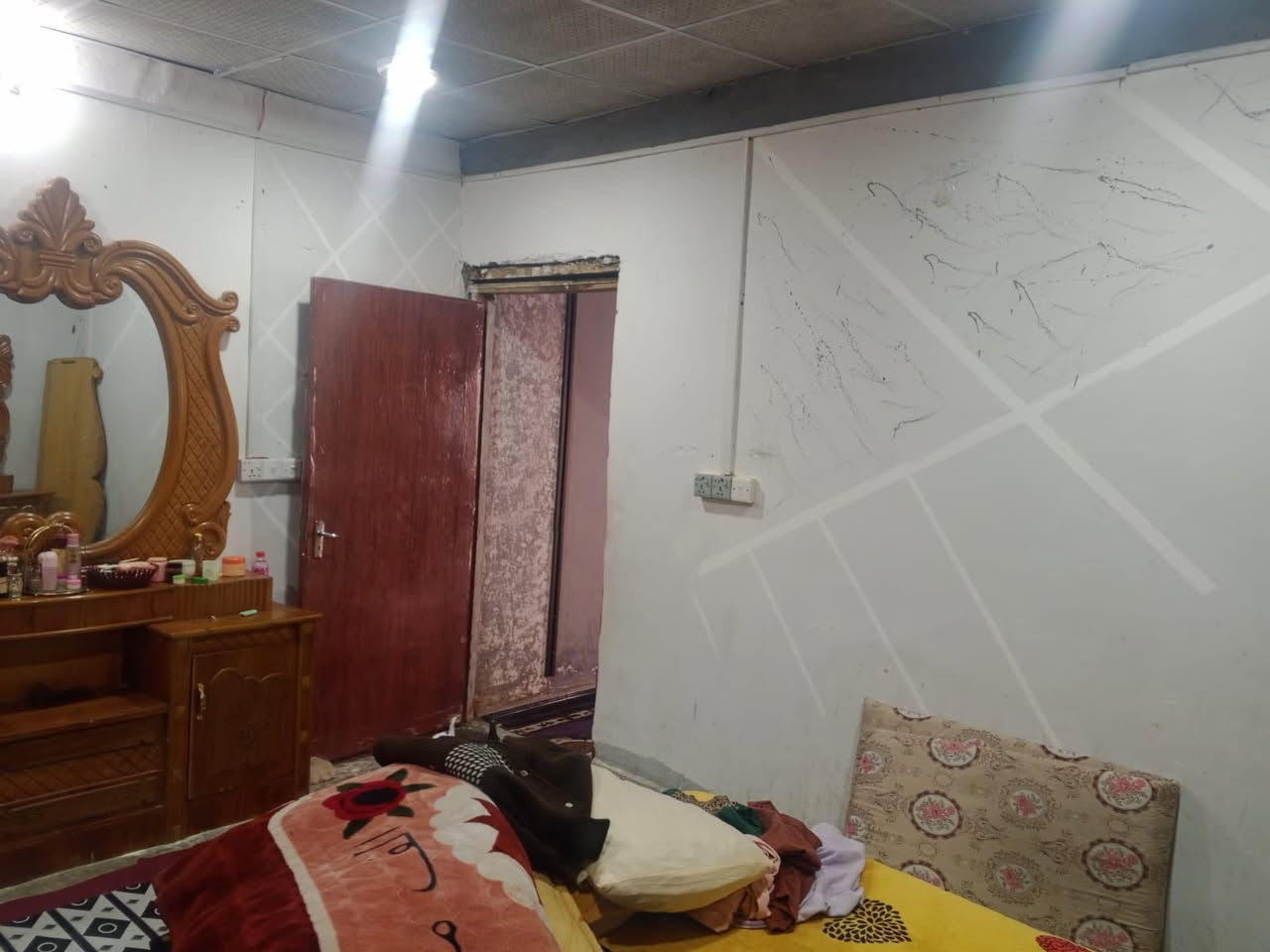 بيت للبيع عشوايات في القبله مرتب وعلا شارع بيت ام رتب ونضيف لطلب واستفسار نتصل***********
