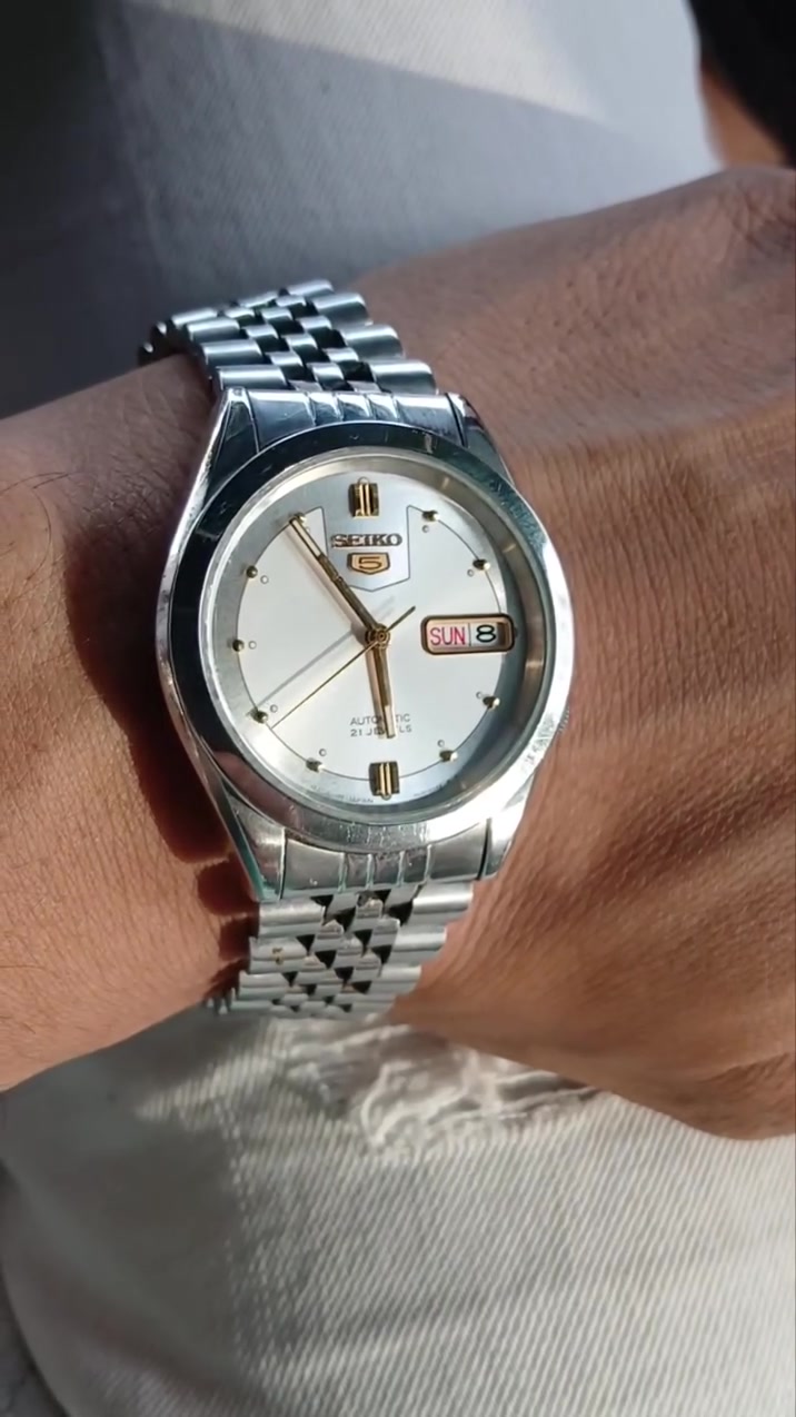 Seiko originale


**إذا كنت صاحب هذا الإعلان وتريد حذفه لأي سبب، رجاءا أرسل رسالة إلى الدعم الفني**