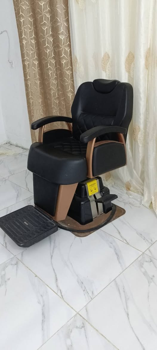 السلام عليكم من رخصة الادمن عندي كرسي صالون / حلاقه السعر 250 بي مجال الي يريده يتفضل على هلرقم
***********
