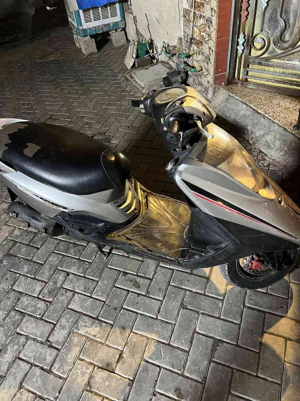 دراجه بريز محرك ما مفتوح دراجه وين ما يعجبك وديه ختم واحد أورق رمبه موجوده سعر 500 رقمي *********** مكان مدينه
