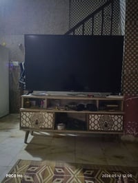 شاشه ابلازمه مستعمله ام الانترنيت حجمه ٥٥ نوع اشلونك للبيع السعر ٢٠٠ام...