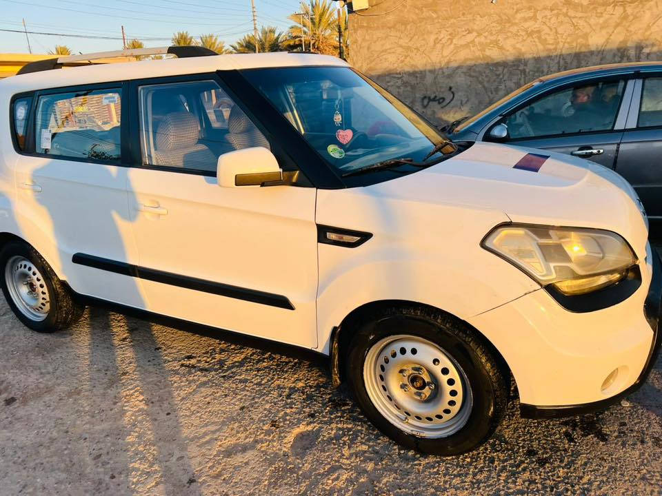 كيا صول موديل ٢٠١١ خليجيه سياره بيه قطعتين صبغ وبارد قليل سياره كامله مكينه ١٦٠٠ حداديه جديده سياره ما متعوبه مكان سياره بل حله سعر ١٠٠ ورقه وبيه مجال ل ستفسار ***********
