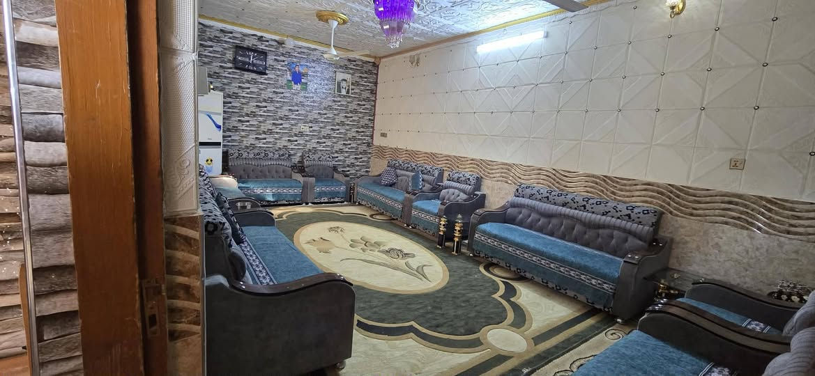 السلام عليكم
دار للبيع في الجمعية مقابل جامع أهل البيت
المساحة 253 متر الواجهة 13 متر على شارع عرضه
20 متر يتكون من طابقين
الطابق الاول
استقبال7×4
مطبخ حار وبارد
صاله7×4
غرفتين نوم 5*4
مجمع صحيات
منور وممر
الطابق الثاني
غرفتين نوم
وصالة
وصحيات داخل احد الغرف
الطابق الاول مسلح والثاني عكاده
*********** واتساب و ماسنجر
