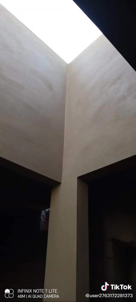 ***********
