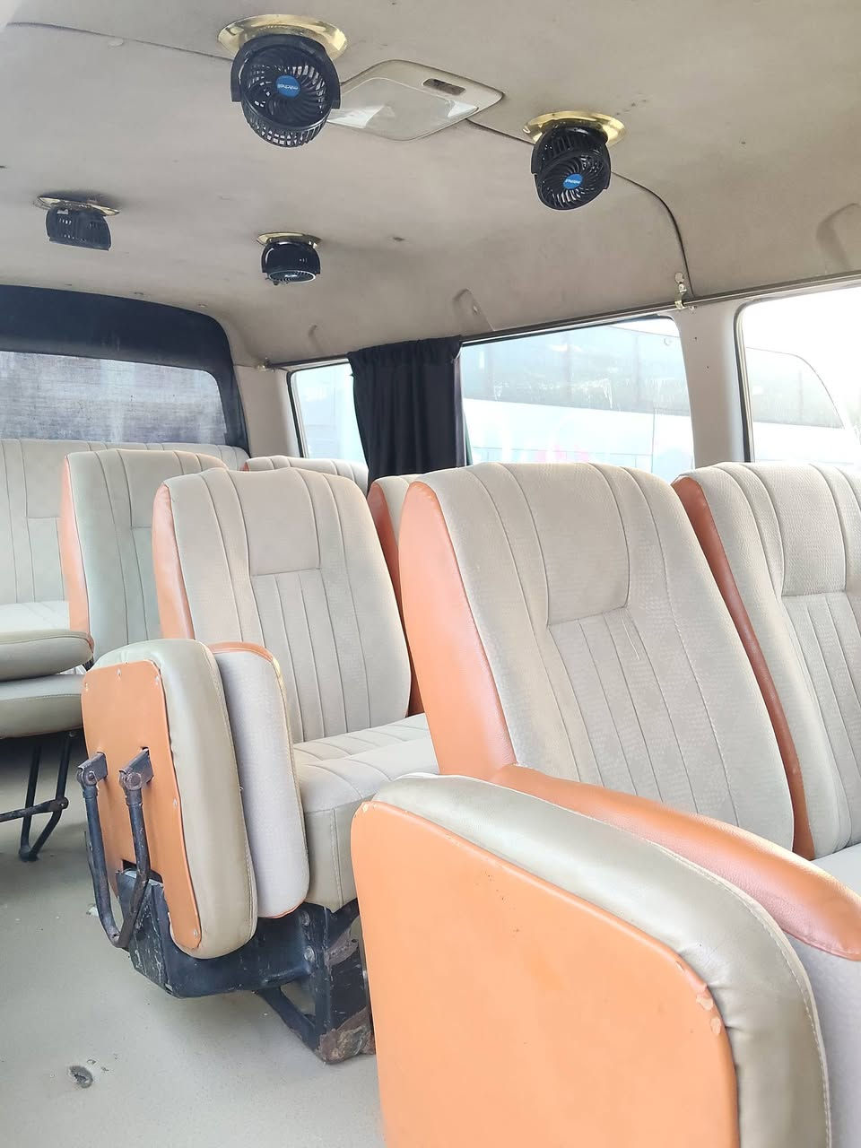 سلام عليكم جنبي موصليه للبيع مديل 15 سياره جديده تبريد شغال ثلج دوشمه جديده كير مكينه واكسن خير من الله سعر خاص العنوان سوق الشيوخ رقم الهاتف ***********
