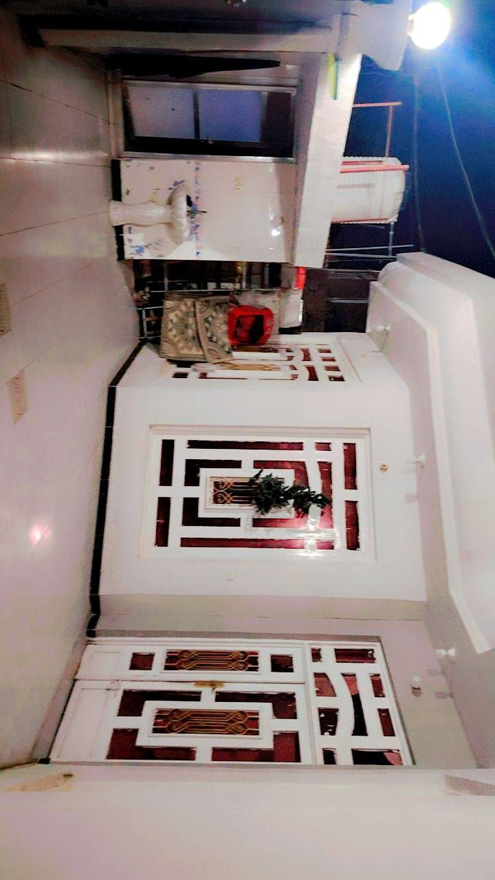 بيت للبيع 200 متر مقابيل مدرسه معادن الحكمه بيت جاهز غرفه وستقبال كبير وصاله كبيره ومطبخ وصحيات خارجيه وداخليه السعر 125 واي استفسار ***********واتساب
