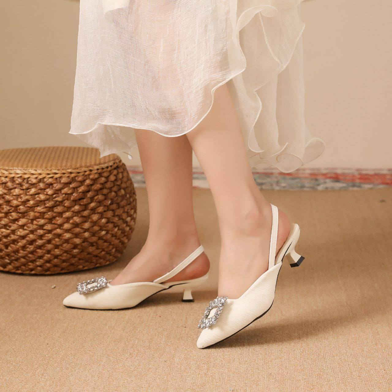 #جديد_علي_باريس✔️
كعب نسائي كوالتي عالي  ..اناقة...شي راقي...
#السعر_15_الف_فقط
#قياسات_كاملة_٣٧_٤١
#العنوان_السوق_الكبير_مقابل_ازياء_الحاج_ممي_مقابل_ابودعاء_للفرفوري


**إذا كنت صاحب هذا الإعلان وتريد حذفه لأي سبب، رجاءا أرسل رسالة إلى الدعم الفني**