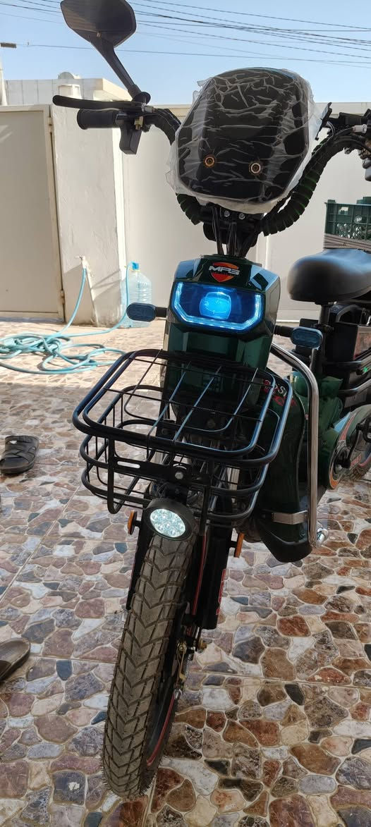 دراجه ماركة MPS استخدام قليل الحجم الكبير 20 

السرعه الحقيقيه 75 

حجم الملف 1500 حقيقي نحاس

تتحمل وزن لحد 200 كيلو

تمشي بالشحنه الوحده 50 كيلو 

بلوتوث وتشغيل عن بعد جهاز مانع سرقه 

السعر 390 وبيه مجال بسيط للتواصل على الخاص مكاني سليمانيه رابرين السليمانية, العراق


**إذا كنت صاحب هذا الإعلان وتريد حذفه لأي سبب، رجاءا أرسل رسالة إلى الدعم الفني**