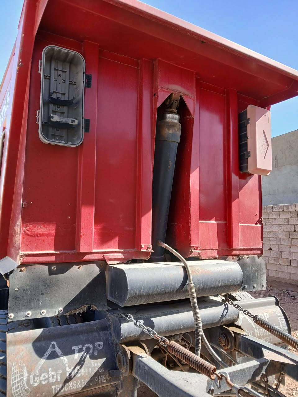 مقطوره للبيع السعر 160 وبيها مجال مكان النجف  ستفسار اكثر***********
