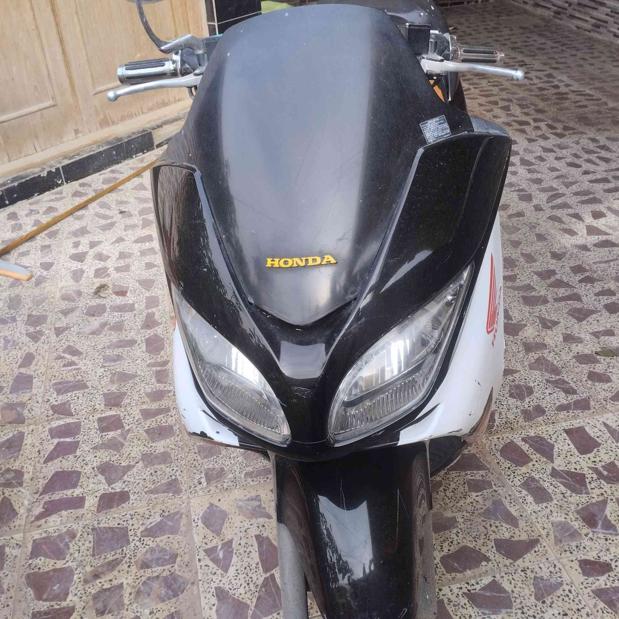 السلام عليكم فورزا 08 للبيع اوراق بأسمي مجفتة جديد فيتبم جديد واتربم جديد جبن واتربم جدد كلجات جدد كلج الامامي مال عمية قايش جديد بصمة باتري جديد بيها خربطة بالجويتر مرات ايخربطها من تشتغل الدراجة موجودة بالعمارة


**إذا كنت صاحب هذا الإعلان وتريد حذفه لأي سبب، رجاءا أرسل رسالة إلى الدعم الفني**