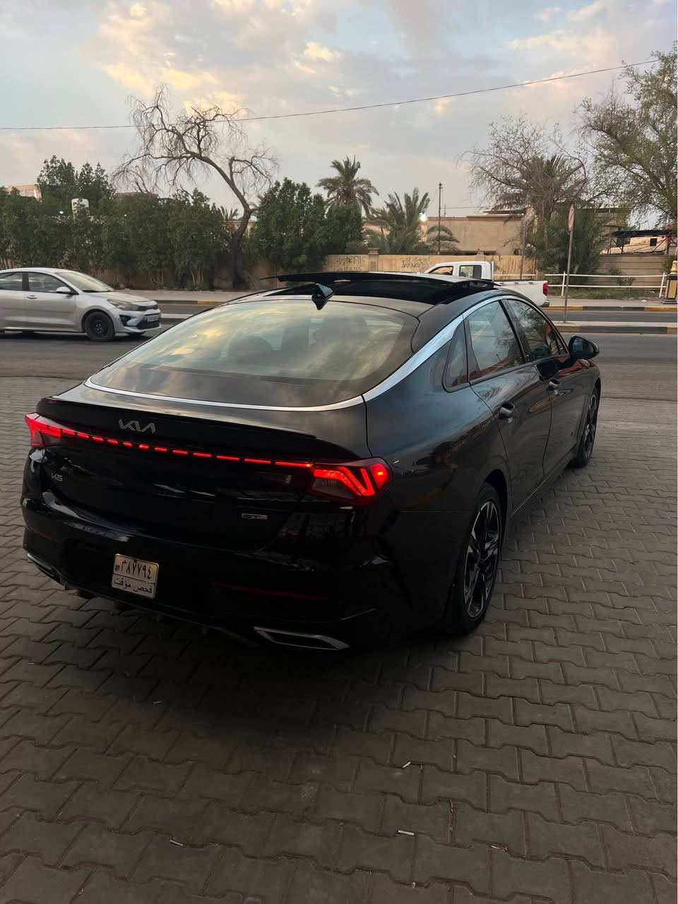 السلام عليكم 

للبيع  
‏Kia k5 gt-line
 2023 
داخل احمر جلد 
الحادث جاملغ + بنيد 
صور الحادث والسونار مرفق بلمنشور 
ملاحظة - خشم الشاصي تعديل خفيف سحب فقط+ اللغد طخه خفيفه 

 الرقم بصرة حرة بسمي 
المواصفات:

1-  بانوراما 
2-بصمة ابواب وتشغيل عن بعد 
3-تحكم استيرن كامل 
4- كشن السايق كهرباء
5-كراسي جلد
وختم شعار GTline
6-رادار امامي + خلفي
 (توقف خلفي ذاتي) 
7- شاشه كبيرة كار بلي( بلوتوث ، USB  AUX ) 
8- تو ويل
9- حجم المحرك 1600 توربو
10- رادار امامي + خلفي
11- لد نهاري
‏12 -انظمه قيادة
13-ويل كب ١٨
14- شاشه عرض اعطال بالدشبول
15- كروز سرعه ذكي  ( مثبت سرعه )
16- اشاير مريء 
17-سايد بريك كهربائي 
‏18- GPS الخرائط
19- نظام النقطه العمياء
20-  صندق كهرباء
21- قيادة ذاتية
22- شاحنة واير ليس
23- تحديد مسار 
25-- مخارج شحن أمامي و 2خلفي
26-- رادار جانبي + امامي + خلفي
27- تو ويل 
28- ماشية  61 كم الف مايل 
29-كشنات تدفئه 
30-ستيرن تدفئه 
فول مواصفات للأخير
للاتصال فقط  :- ***********
موقع السيارة البصرة المعقل 
السعر 188 ورقة  وبيه مجال البصرة, العراق
