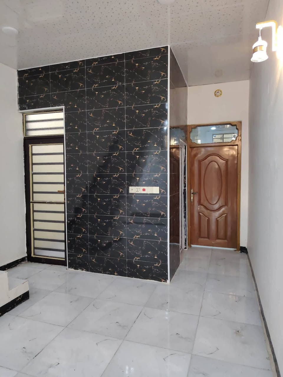 بسعر 23 بيت 50 متر طابو زراعي سند 25 العنــــوان #النجف شارع المطار مقابيل ملحق قريه الغدير للستفار ***********او مراسله واتساب ***********
