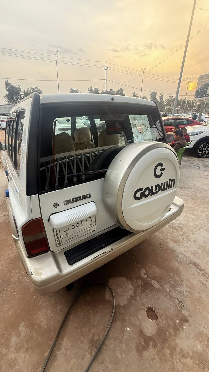 سلام عليكم
سوسوكي 96 كفاله  ع وضع شركه من صبغ المعجون 
مكينه 2000 سته سلندر 
رقم بغداد 
فور ويل كله شغال 
معروضه63وبيه مجال 
جاهزه  السياره 
الاستفسار 
***********
***********
