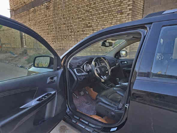 سيارة جورني ٢٠١٦ فول على اخر حبايه فئة RT محرك ٦ سلندر وسبعه راكب السياره السعر ١٦٠ وبيها مجال للشراي او مراوس رقم هاتف ***********
