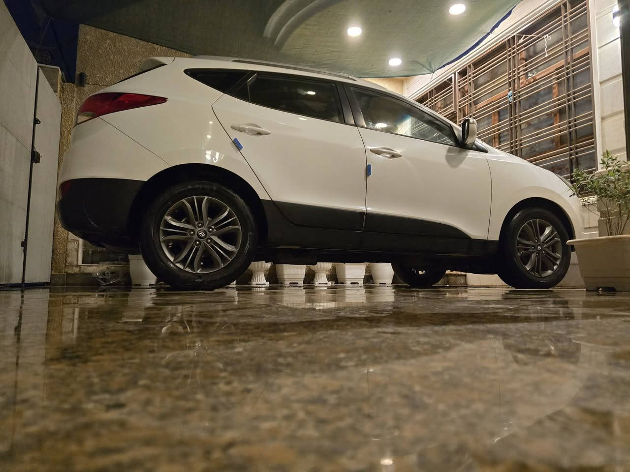 للبيع توسان خليجي موديل 2015 
رقم بغداد انكليزي بأسمي 
سنويه 27 ( ماشيه 102) محرك وكير مكفول وسياره ايضاً كفاله .
 بيها بعض الملاحظات البسيطه
للاستفسار :
***********
مكان سياره في بابل ٠
