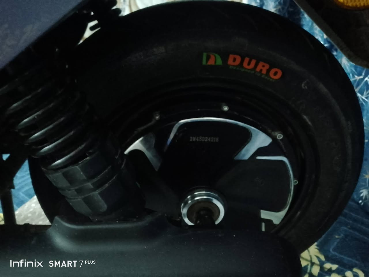 السلام عليكم درجة شحن للبيع دراجة صارلي سبوع من مشتريه اخذك ابو المعرض الخذته منه المواصفات سويج بصمه تشغيل عن بعد قفل ستيرن 6بطاريات بعده ضمن بيهن ملف 2000 سرعه 75حقيقي 70كيلو بشحنه وحده مثبت سرعة Rرجوع عنده الخلف دراجه ماخذه 800السعر 650وبيه مجال مكاني بغداد حسينيه الراشديه الرقم ***********
