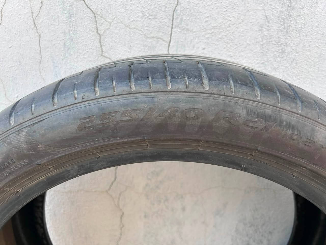 السلام عليكم
تايرات بي ام دبليو 740i/760i 2025 للبيع
تك امامي اصلي مال عروش مبطن بالأسفنج حجم 255/40 R21
 تك خلفي اصلي أيضاً حجم  285/35 R21
ثنينهم حجم ويل ٢١
للشراء التواصل مع ***********
سعر التك 350$  وبيها مجال
مستعملات تقريباً ٤-٥ أشهر
