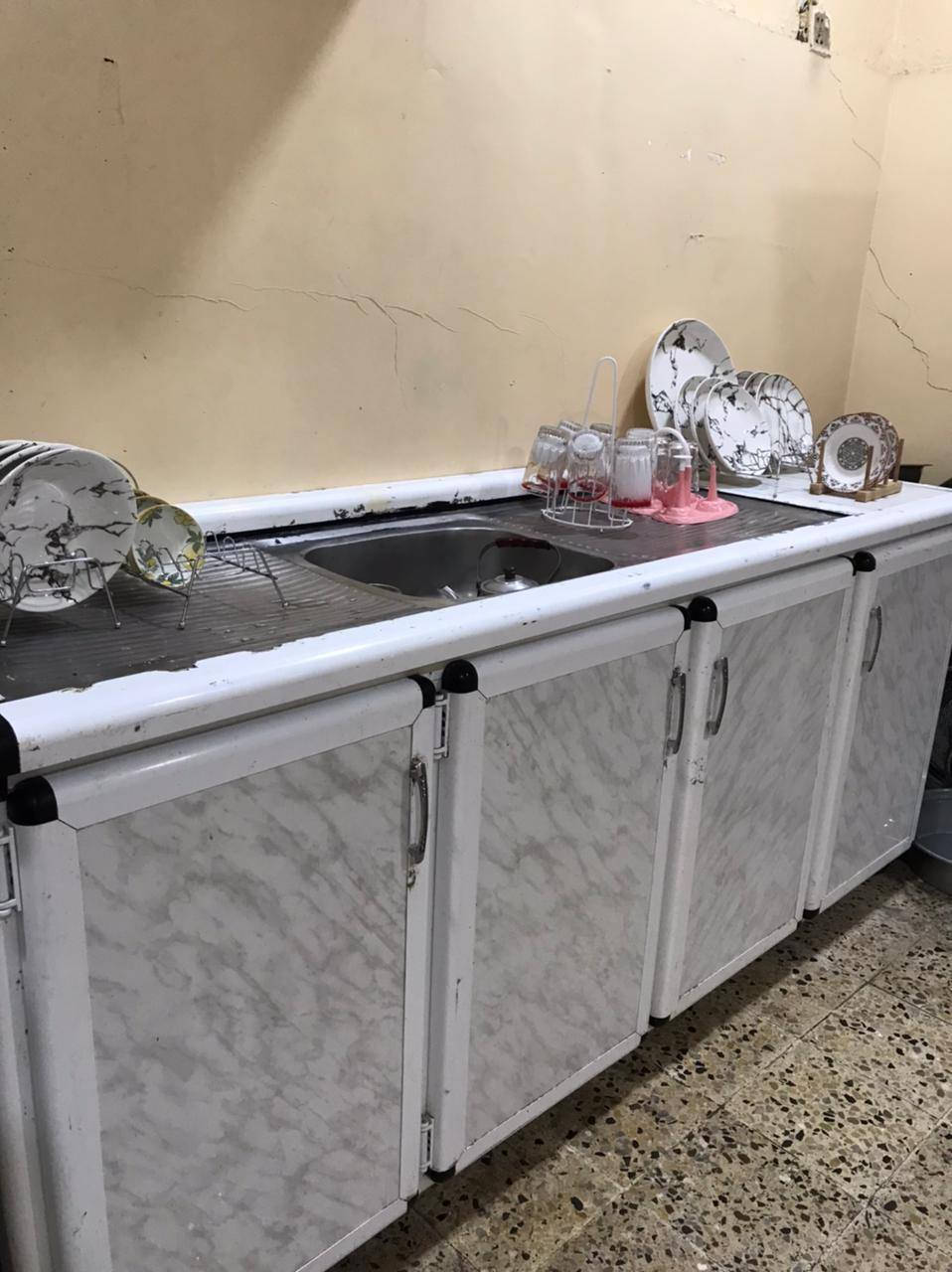 السلام عليكم عندي هذا الكاونتر للبيع مستعجل سعره 225 وبي مجال رقم *********** موجود واتس اب مكاني موصل جانب الايسر حي القدس
