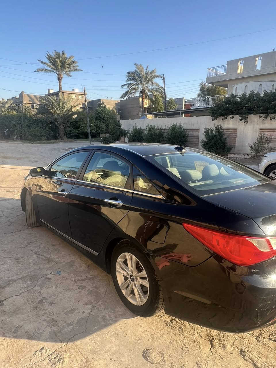 سوناتا 2013
سياره عارضها 107 

حادث جاملغ امامي جهت السايق وشويه من البنيد معمر ومصبوغ ممبدل بدون شاصي ولغد
رقمي ***********
