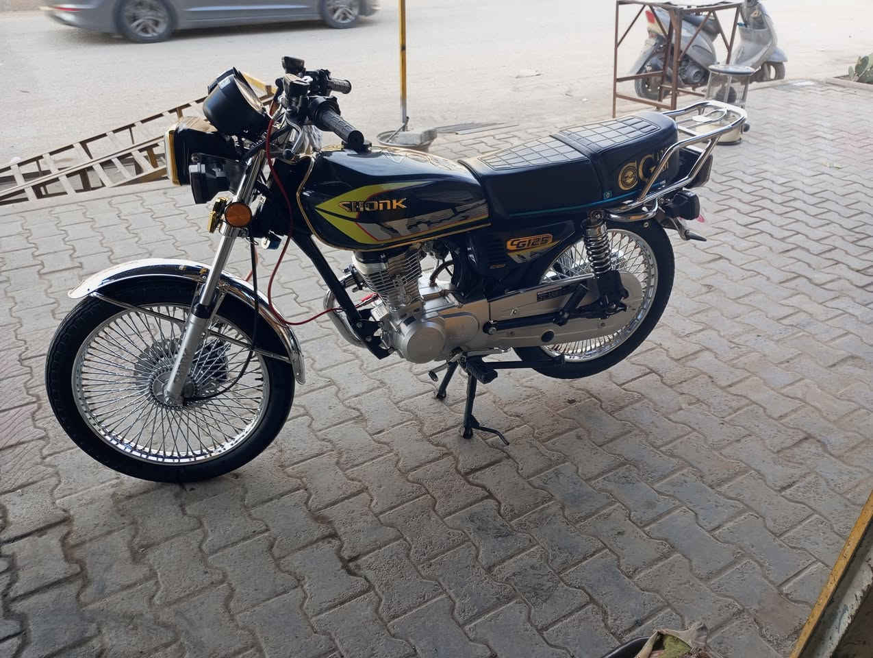 سلام عليكم شباب دراجه تايكر موديل 25 دراجه جديده صار لها شهر من طالعه. ماناقصها برغي كهربائيات كلها شغاله  مكان حله شاوي  اليريدها. بيه خير ويدلل 725 وبيها مجال قليل هذا رقمي ***********
