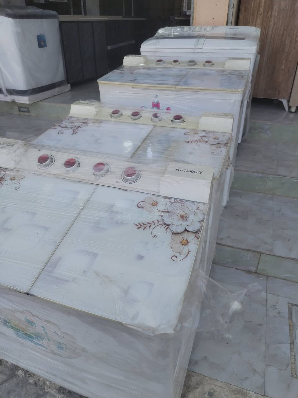 اللهم صل على محمد وال محمد بفضل الله وام البنين تم وصول حاويَة أثاث مستخدم وجديد العنوان واسط نعمانيه شارع جعفر الطيار مقابل معرض أبو نور للسيراميك اي استفسار مراسلة الصفحة او الاتصال على الرقم *********** /***********
