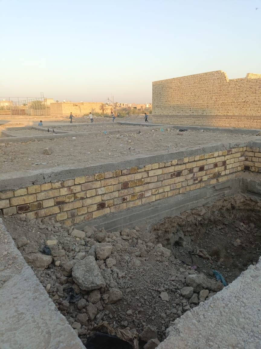 السلام عليكم
بتلو للبيع مساحه 100 متر 
يتكون من غرفه وصاله او مطبخ او ديوانيه 
حمام داخلي وخارجي 
المكان الدجين الثانيه شارع حجي كشكول 
قرب بيت الحاج ابو ماجد عبود 
السعر 17 او بي مجال 
الهاتف ***********
