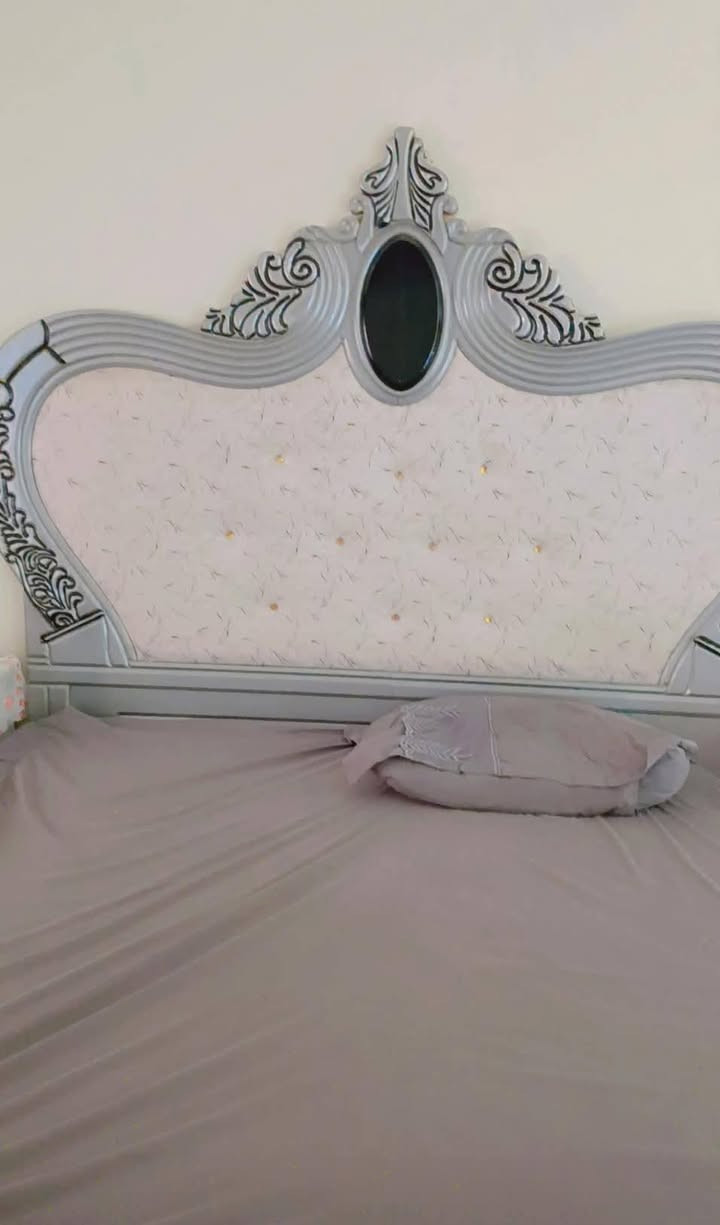 السلام عليكم غرفه صاج علي تركي للبيع تسع قطع بجيسه مع دوشكه جديد الشراي صدك يعلق ادخله واراويه قطعه قطعه


**إذا كنت صاحب هذا الإعلان وتريد حذفه لأي سبب، رجاءا أرسل رسالة إلى الدعم الفني**