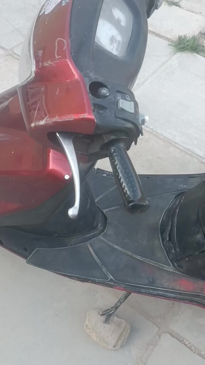 دراجه للبيع مكينه مفتوحه كهربائيات كله شغاله هورن شغال تاير جديد ..***********
