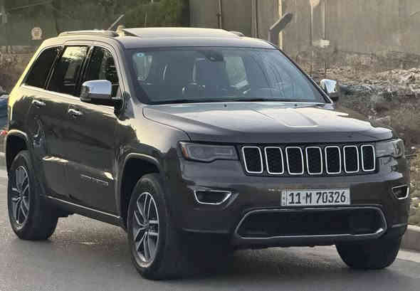 Jeep Limited 2019 جيب لمتد 
ماشيه 68 الف ميل حقيقي
ضررها بنيد فقط و الباقي مكفول 
صبغ قطعه فقط و بيها بارد اماكن بسيطه
رقم بغداد الجديد / سنويه و هزه و ارقام جدد
المواصفات فول ١/١ لمتد :
- مكينة 3,600 / ٦ سلندر
- سقف بانوراما
- صندوق كهرباء
- كشنات جلد  
- كشنات تحكم كهرباء 
- كشنات تدفئه + تبريد
- كشنات خزن Memory
- ستيرن تحكم كهرباء + ستيرن تدفئه
- شاشة CarPlay اصليه 
- كاميرا خلفية دوارة
- بصمة تشغيل / بصمة ابواب
- حساسات خلفية 
- حساسات جانبيه نقطه عمياء 
- ويل حجم 18 اصلي  
جاهزه بدون نقص
صدرها لوك ترايها يخبل و تخم تاير جدد
متحتاج اي مصرف و شوفتها بالواقع احلى
السعر 219 ورقه بالعافيه للياخذها
عنواني بغداد 
***********
