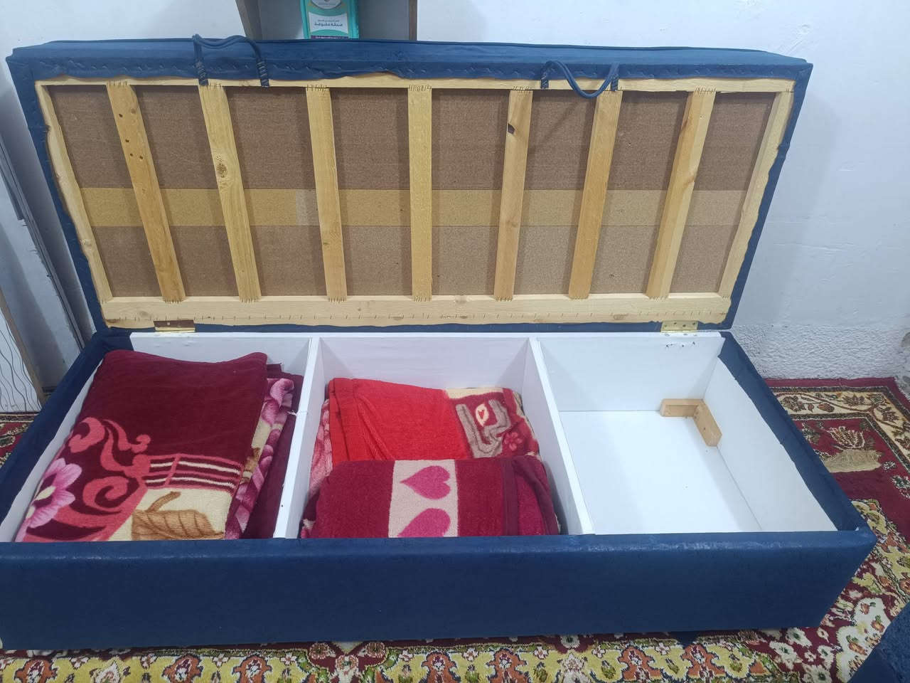 جربايه تزگام على شكل خزانه مثل ما مبين بالصوره مع اسفنج 10 سم مميز اول سعر 100رقم ***********
