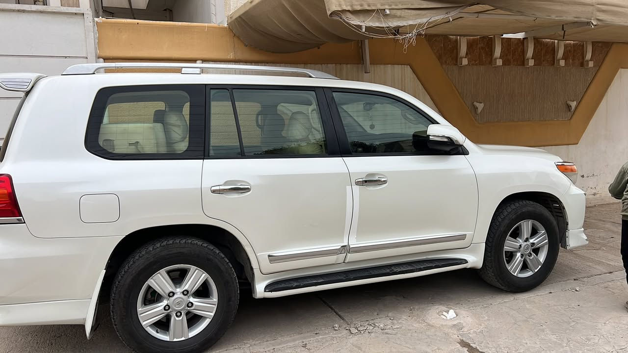 لاندكروز 2012 للبيع
سيارة نضيفة وكاعده الضرر موضح بسونار  ومبيها رصعه خفيفه على بارد باب خلف سائق 
محرك فول على وضع شركه 
تخم تاير 
سيارة بأسمي لا تعب تحويل ولا شي 
سعر ب 31.500$  وبيها مجال 
 المكان الانبار الرمادي 
***********
***********
