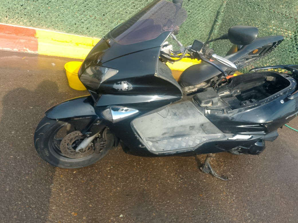 السلام عليكم فورزه 0/6 للبيع مكاني العامريه  بيه نضوح قليل مجفته جديد كشر نضيف حيل مرقمه باسمي السنويه 2027 تحويل ثاني يوم للاستفسار***********
