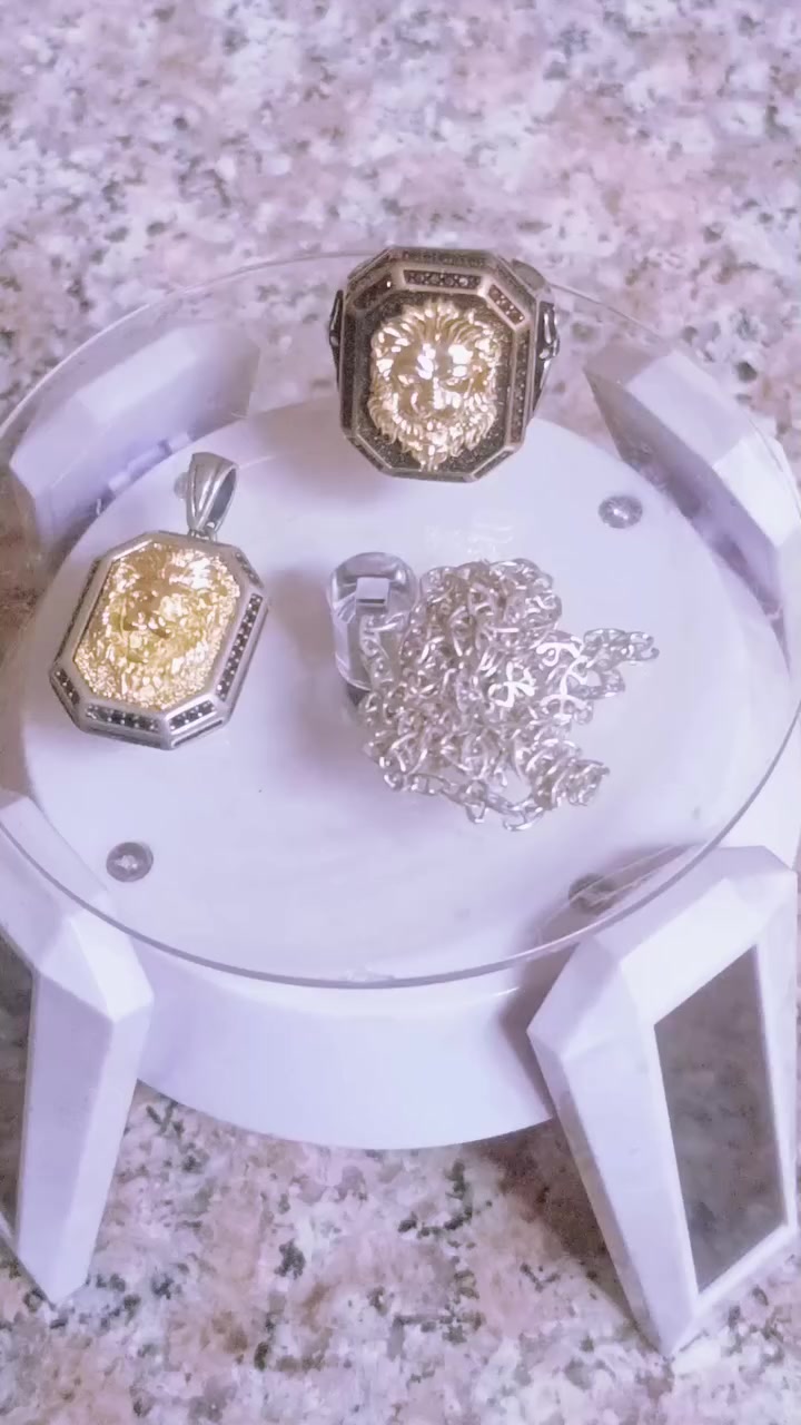 سنسله اومداليا او خاتم تايكر فضه مختوم 925 عليهم الوزن 30 غرام للبيع السعر 100 الف الي يريدهن يراسلني واتساب ‏‪7760679556‬‏0 او خاص


**إذا كنت صاحب هذا الإعلان وتريد حذفه لأي سبب، رجاءا أرسل رسالة إلى الدعم الفني**