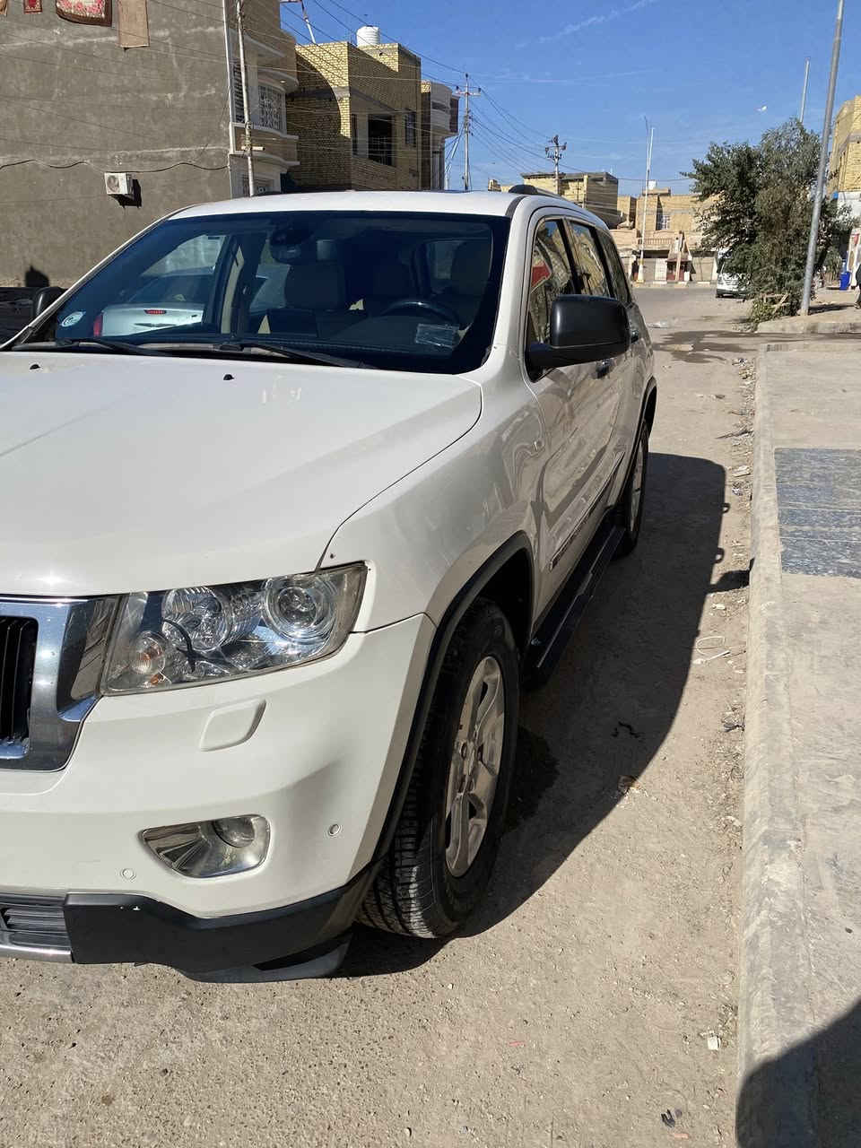 السلام عليكم ( جيب شيروكي موديل 2012 ( خليجي لمتدد ) مكفوله مواصفاتهه معروفه ( حدادية امامي وخلفي جديد وتخم تاير جديد وفيول بم اصلي جديد وعدسات ليزر كاملة السيارة ) السعر (205 ورقه) وبيهه مجال .. مكان السيارة ذي قار الناصريه … الرقم ***********
