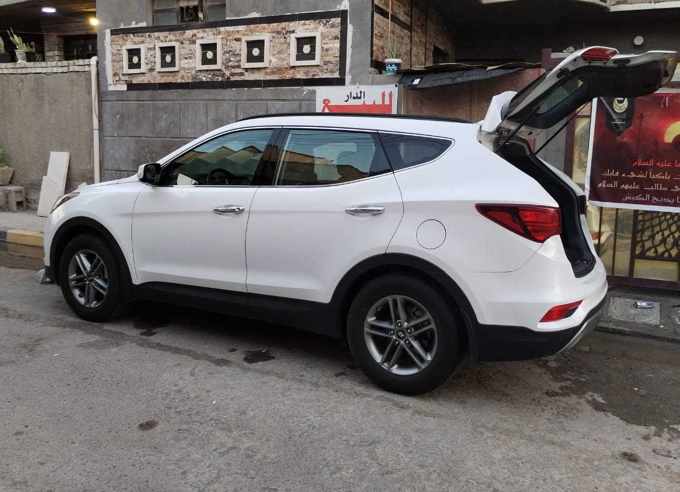 سنتافيا موديل 2017
5 راكب
محرك 4 سلندر 
ماشي 140‪
تحكم ستيرن
تبريد ممتاز
نص فول  
ضربتهه صندوك بسيطه راجعه ع بارد 
محرك Gdi 
سياره نضافه الكشر 💯 %
 السعر 149 $
مكاني بغداد  
السعر كدامك والتفاصيل كاملة كدامك وصور سياره كدامك 
الشراي يتصل  
***********
