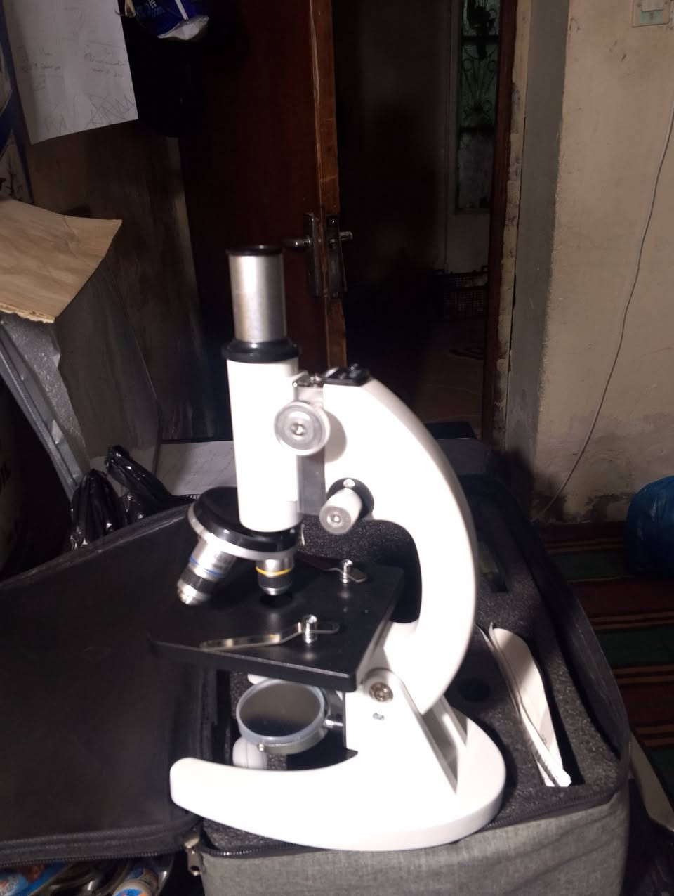 السلام عليكم عندي مجهر تحليلات طبيةجديد غير مستخدم مع كافة ملحقاته السعر على  الواتساب ***********
