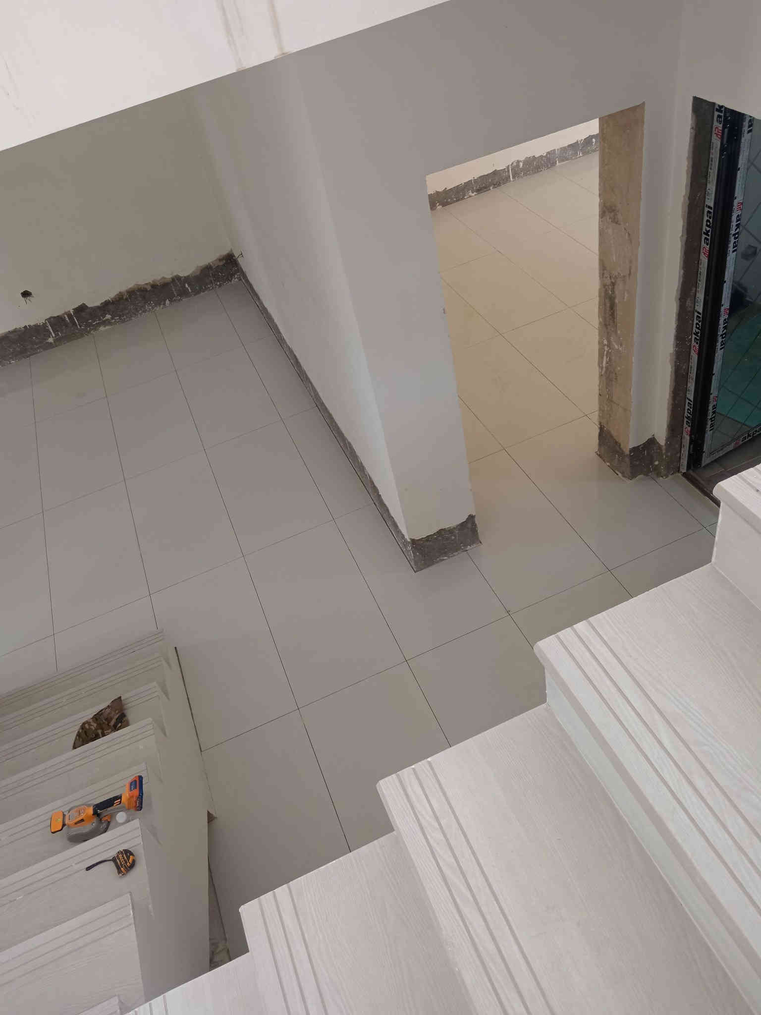 السلام عليكم
نعمل نجتهد نتوكل على الله 
كادر متخصص لاعمال السيراميك والبورسلين بكافه انوعه واحجامه 
نتعهد بعمل درجه اولى تسليم هندسي مكفول حقيقي 
اسعارنا تنافسيه اتزام بلعمل وسرعه الانجاز 
*********** يتوفر واتساب بغداد الكرخ 
وكذالك تصفير الجدران والارضيه 
اي استفسار نحن بلخدمه
