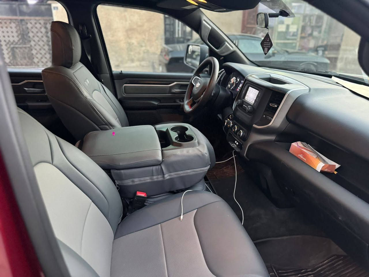 🚘 للبيع – Dodge RAM 1500 Big Horn 2022 🚘
🔹 موديل: 2022

🔹 فئة: Big Horn

🔹 محرك: 5.7L HEMI V8 eTorque

🔹 دبل 4×4

🔹 باب طويل (Crew Cab) – بدي قصير

🔹 وارد أمريكي 🇺🇸

🔹 الممشى: 60 ألف فقط

🔹 تشغيل بصمة عن بعد 

🔹 كاميرا خلفية

🔹 داخلية نظيفة جداً

🔹 السيارة بحالة ممتازة وجاهزة للفحص.

💰 السعر المطلوب: 24,000 دولار

📞 للاستفسار: ***********

ملاحظة: صور الحادث  مرفقة بالمنشور
