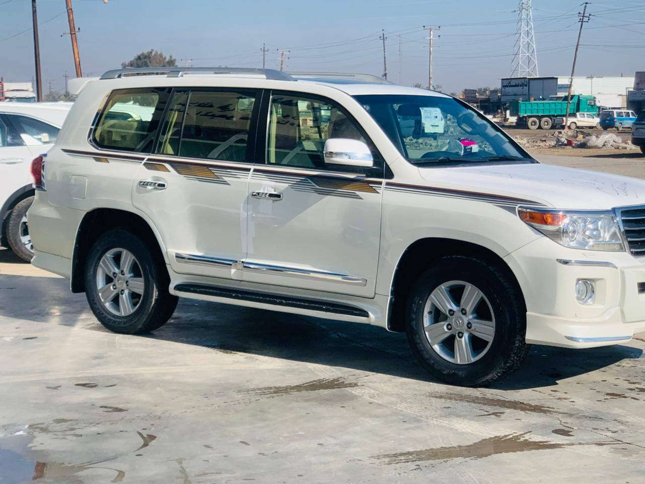 السلام وعليكم للبيع لاندكروز بريم اصلي رقم بغداد بسمي موديل 2013   بيها ملاحظات موجود بسونر ويه صور مكان سياره بغداد جسر ديالى جديد محرك 6سلندر  معروفه مواصفات لبريم السعر 363  ورقه وبيها مجال لشراي الهاتف ***********  *********** بس بيع ماراوس ماراوس
