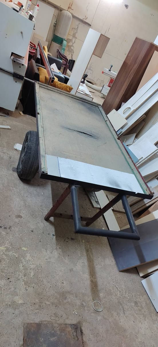 السلام عليكم 
عربانة حديد  ترهم لكلشي للبيع بسعر 95والتوصيل عليا او تجي تاخذهاب85 للتواصل خاص او اتصل على الرقم ***********
ملاحظة السقف موجود
