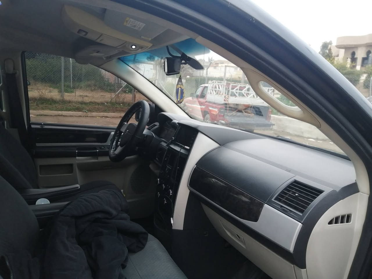 دووج كرفان٢٠١٠  sxt .
سياره بأسمي شرط التحويل؛

 ، ابواب صندوق كهرباء  ، كشنات سياحي بلع 

صبغ البوند حسب مامبين بالسونار وباب خلف السائق تحت التريشة

3 قطع تبريد  

، رقم نينوى E، كابون بانزين، 

محرك كير شرط ،  ، 

سيارة مال بيت 

السعر 113وبيها مجال للشاري 

***********

***********
