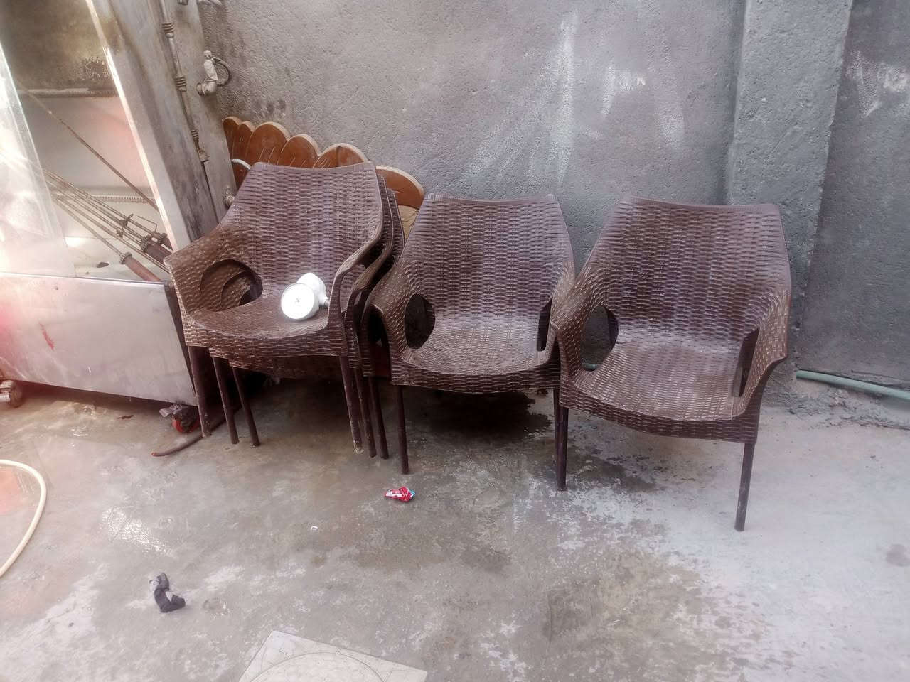 السلام عليكم عندي اغراض مطعم للبيع شواية دجاج ام السبع شيش ومعرض لبيع الفلافل مع شواية بركر مع كابسه مع كراسي عدد7واثنين ميز طعام مع مصطبات للجلوس عدد 2طول الوحده2ونص متر مع ميز حديد الطول 2متر ونص مع ميز حديد مربع مخصص لشواية الدجاج 
الاتصال على هذا الرقم ***********
